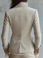 Vintage-style Velvet Blazer With A Lapel Collar And Fitted Waist